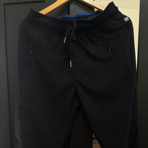 Cherokee Infinity Black Scrub Top & Jogger Bottom Set (Medium) - Picture 3 of 10